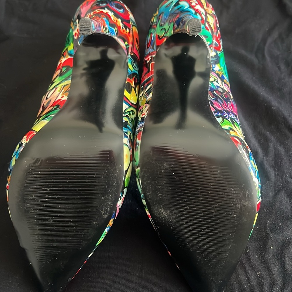 Graphic black heel pumps - Picture 2 of 7